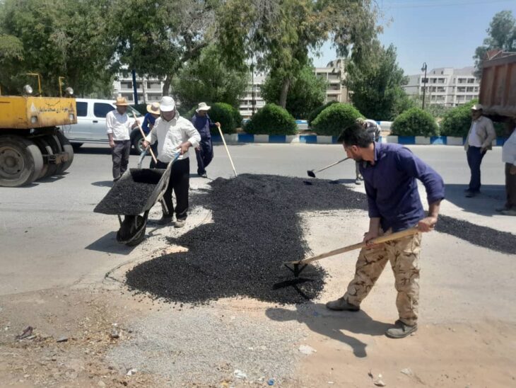 آغاز عملیات لکه گیری آسفالت محور میدان دانشگاه آزاد حد فاصل میدان شهید بهنام محمدی