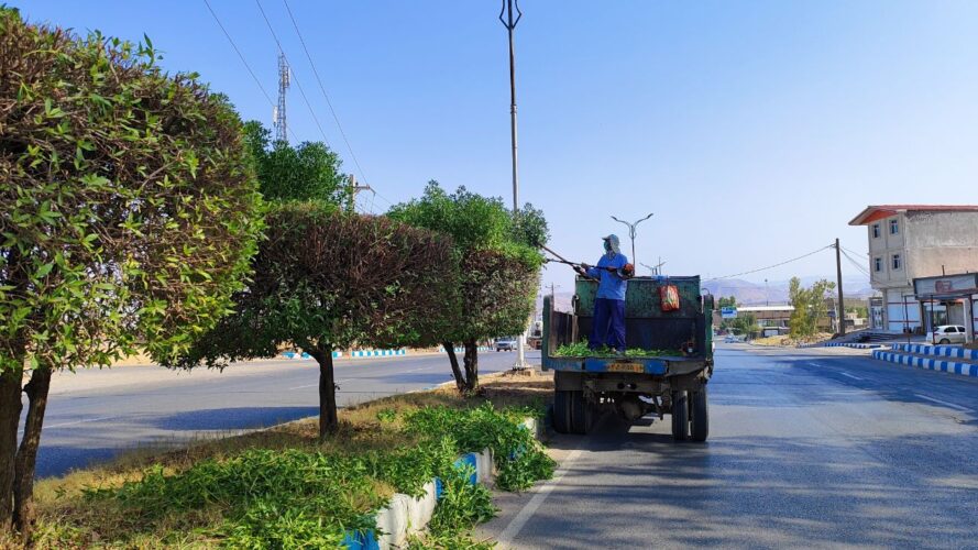 اجرای طرح پاکسازی میدان ورودی شهر حد فاصل هوانیروز، توسط شهرداری مسجدسلیمان