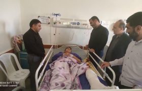 عیادت سرپرست اداره آموزش و پرورش مسجدسلیمان از نوجوان ۱۲ ساله ای که بر اثر حمله ی سگ های بلاصاحب در بیمارستان بستری شد