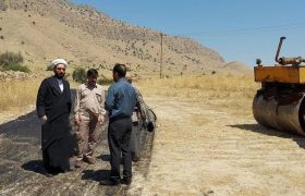 دادستان اندیکا از پروژه آسفالت مسیر دسترسی ۴۵ روستا بازدید کرد